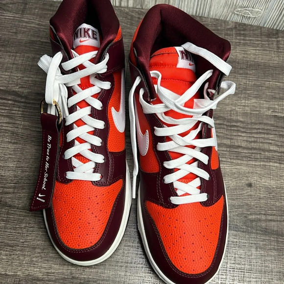 Nike Dunk High Be True To Her School Size 10.5 - Picture 2 of 10